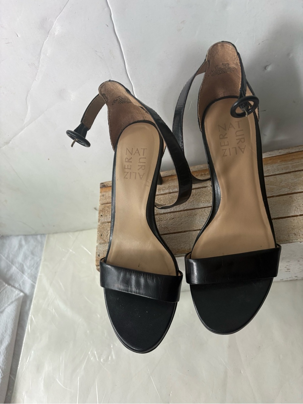 Naturalizer Black Open-Toe Leather sandel Heels